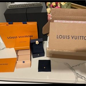Louis Vuitton jewelry box. Incudes LV bag,shipping LV box